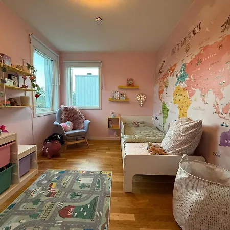 House With 4 Bedrooms And Double Carport * 산데스
