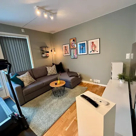 펜션 House With 4 Bedrooms And Double Carport 산데스