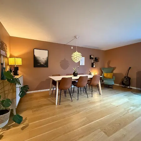 House With 4 Bedrooms And Double Carport * 산데스