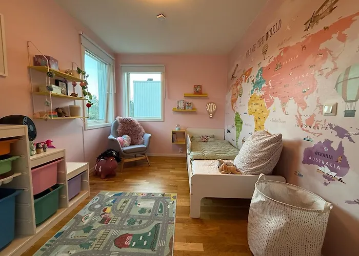 House With 4 Bedrooms And Double Carport * 산데스