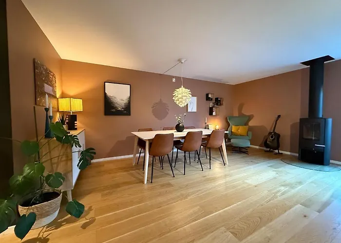 House With 4 Bedrooms And Double Carport * 산데스