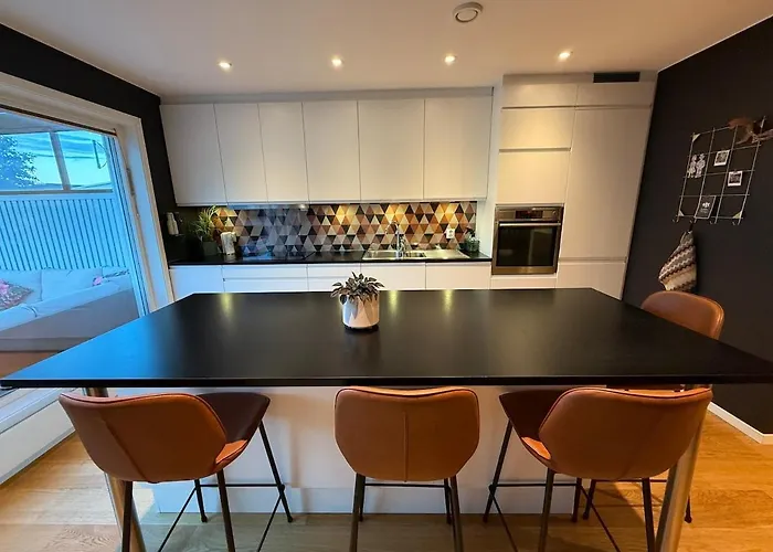 펜션 House With 4 Bedrooms And Double Carport 산데스